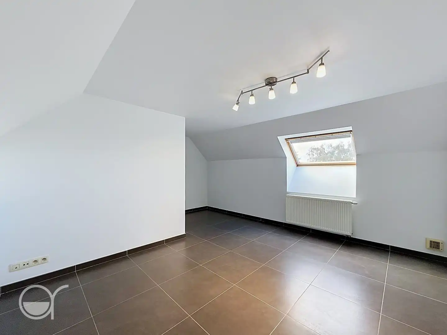 Lichtrijk duplexappartement met 2 slaapkamers, terras, garagebox én staanplaats foto 13