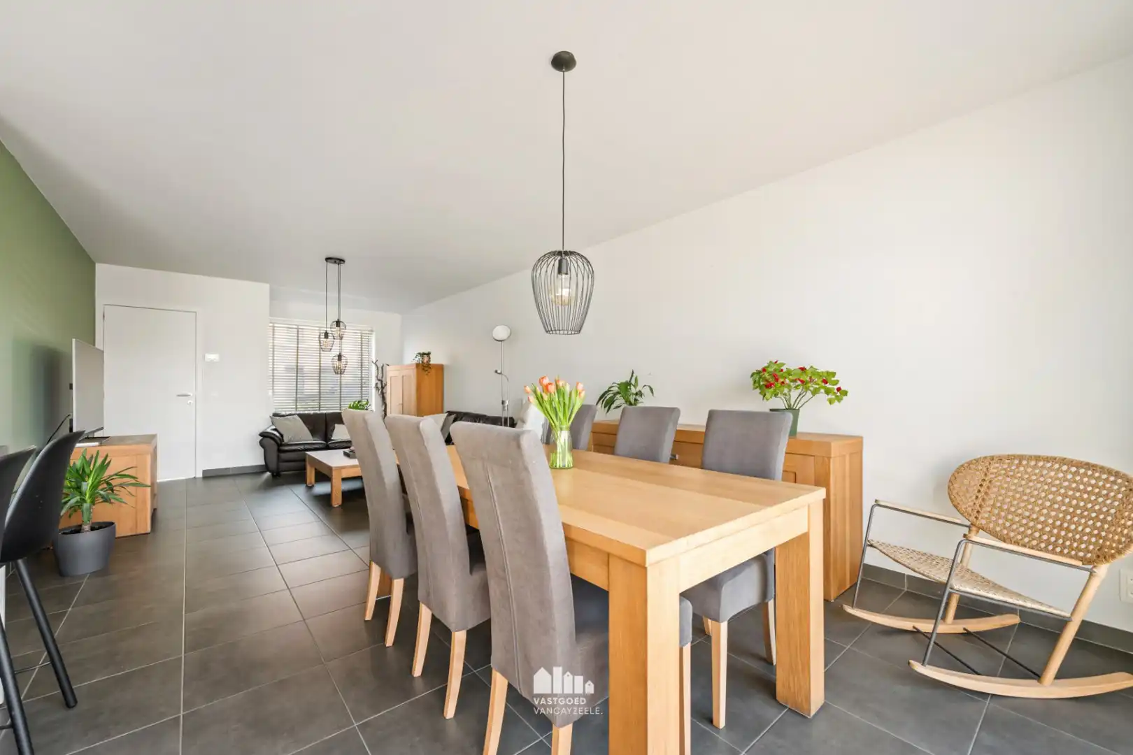 Recente nieuwbouwwoning (2020) met zonnige tuin, garage en uitweg foto 9