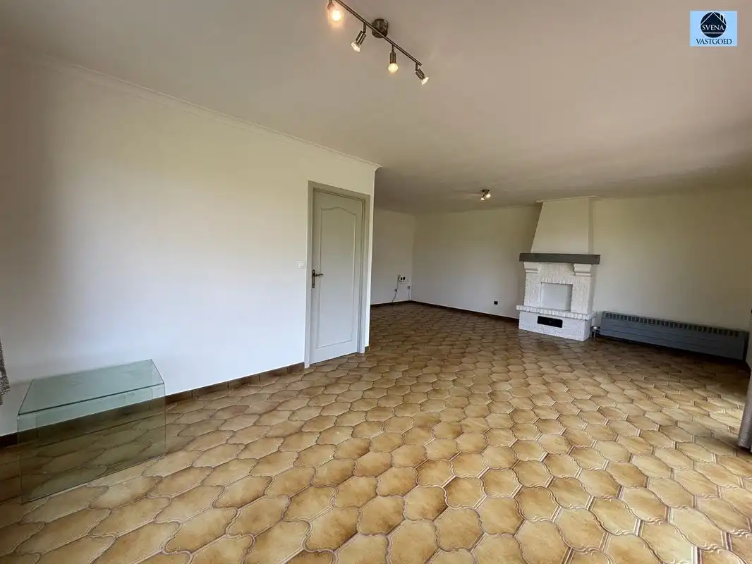HALFOPENBEBOUWING MET 3 SLAAPKAMERS, TUIN EN GARAGE foto 9