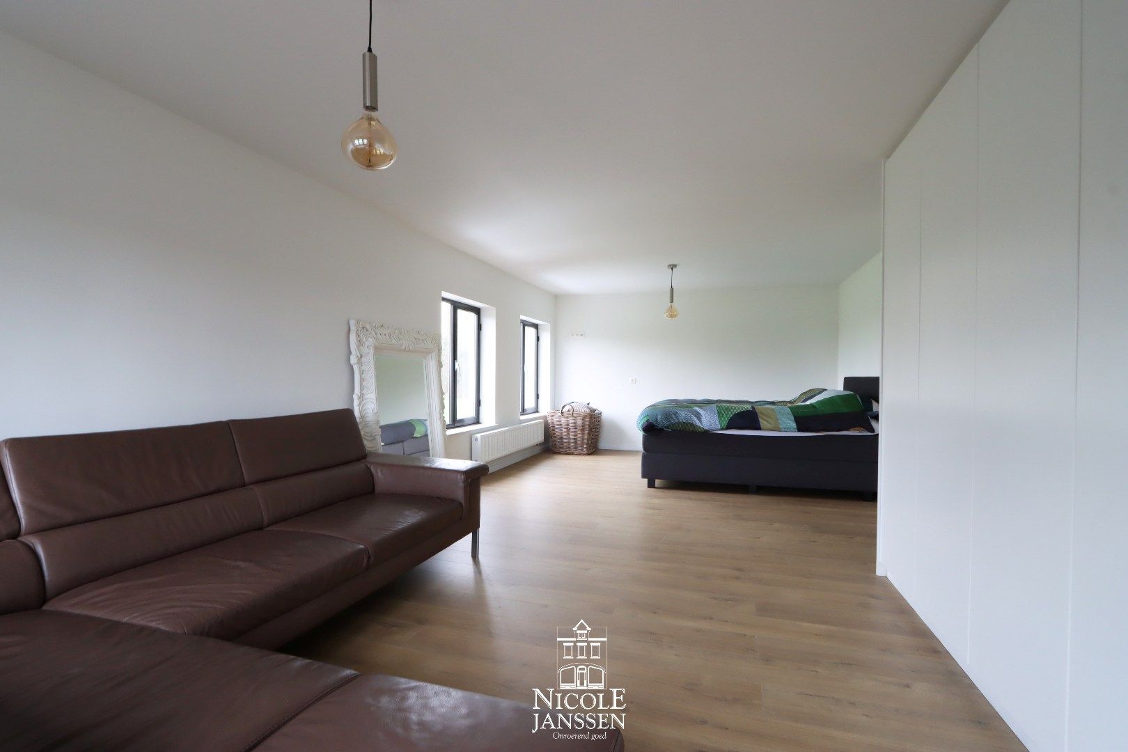 Ruime gezinswoning met loods  foto 16