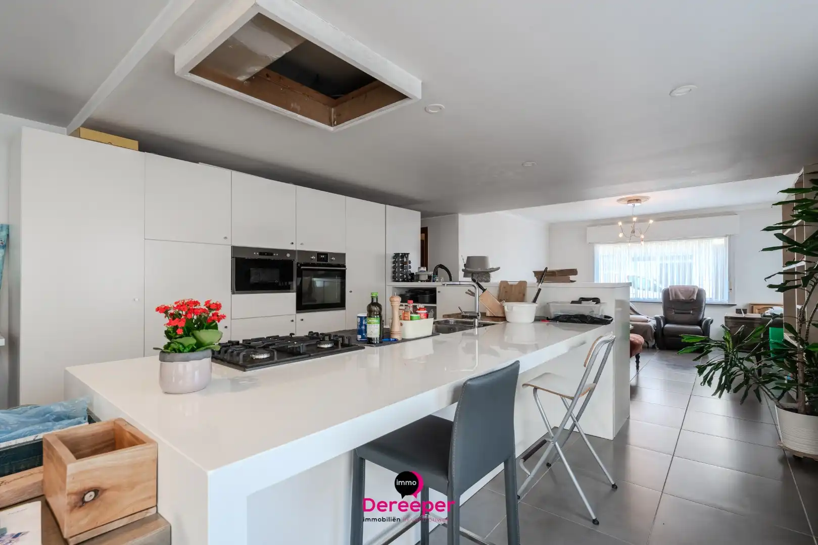 Te renoveren halfopen woning met zuidgerichte tuin op 571 m² in Jabbeke foto 6