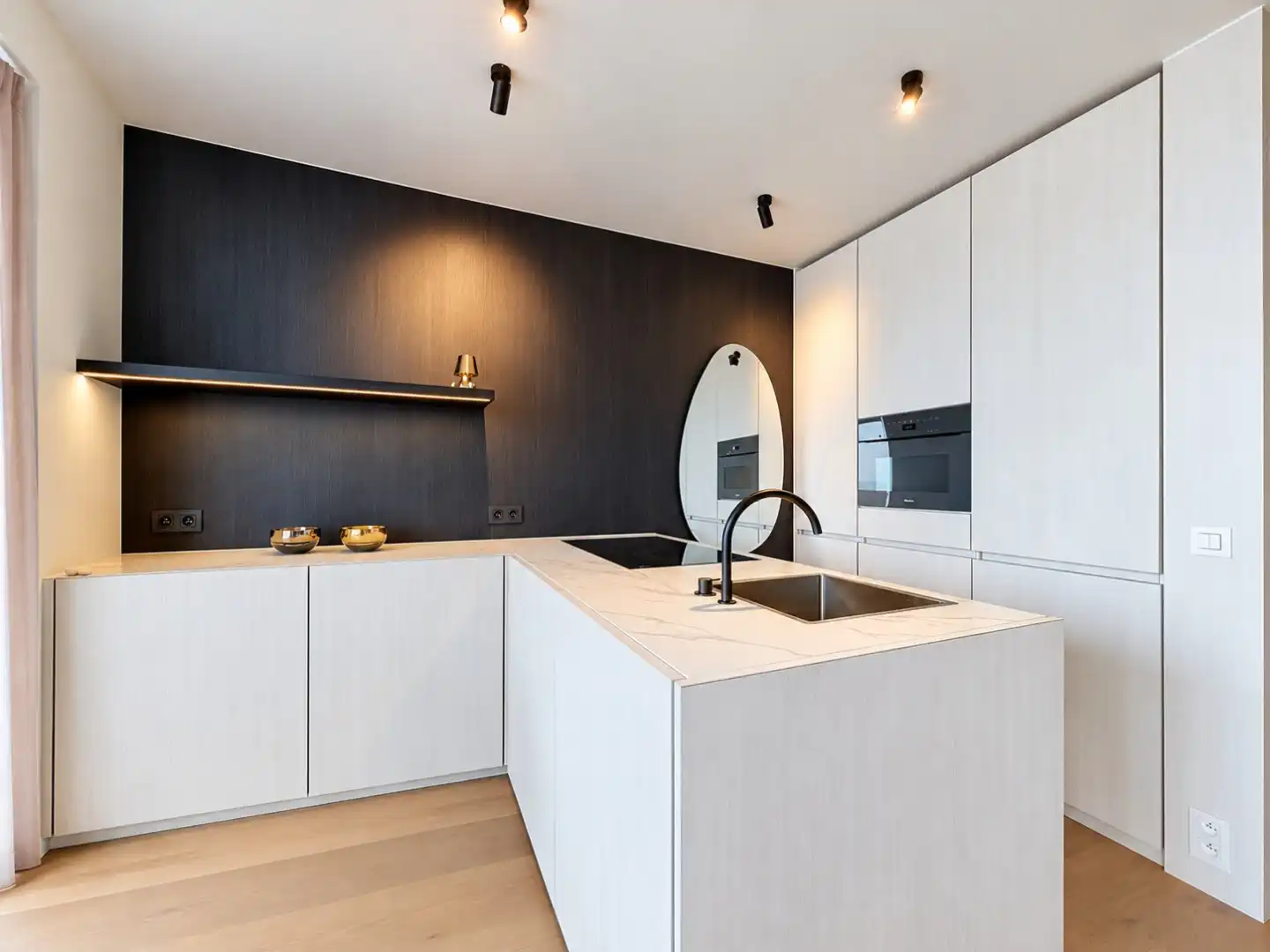Luxueus gerenoveerd appartement met 3 slaapkamers en frontaal zeezicht te Oostduinkerke foto 4