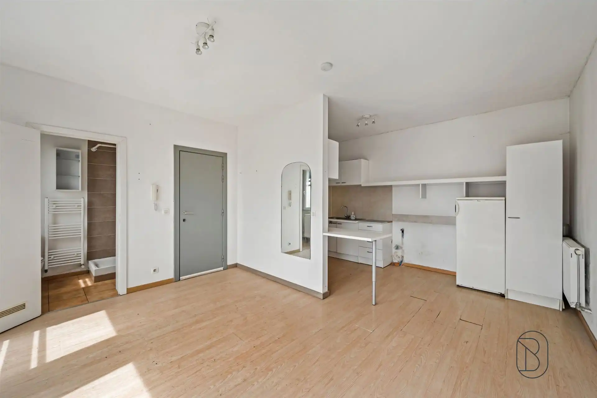 Te renoveren woning met 5 kamers, en parkeergelegenheid  foto 15