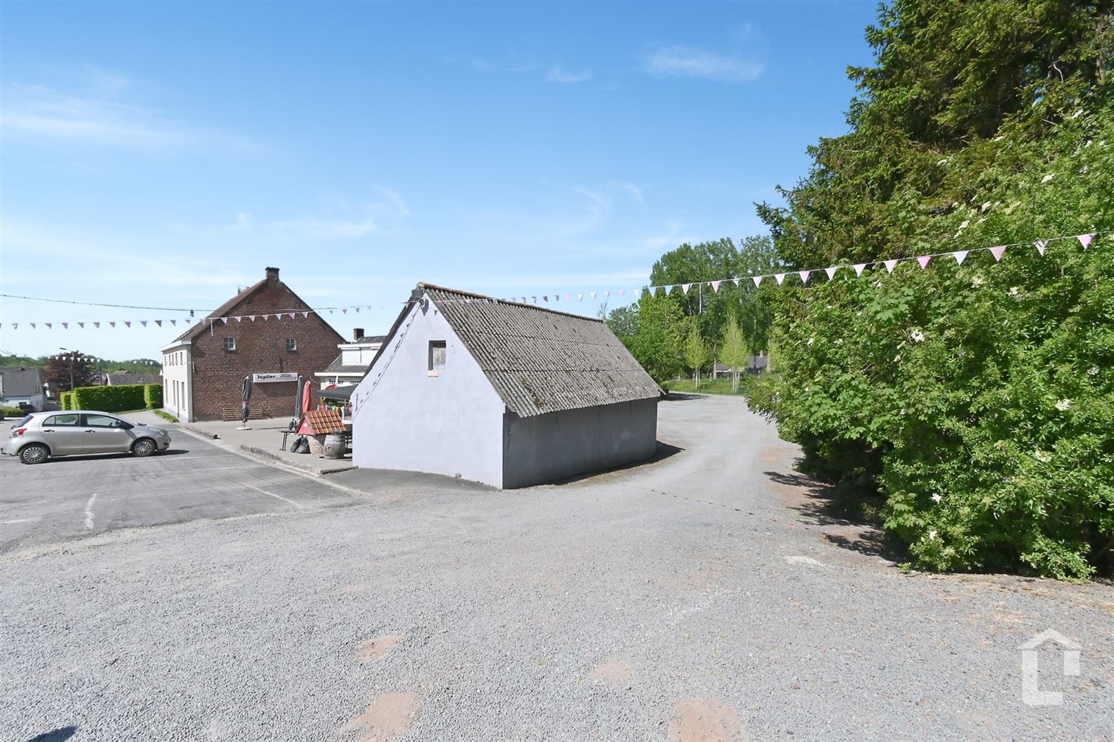 Handelspand met feestzaal op prachtig terrein met bos foto 13