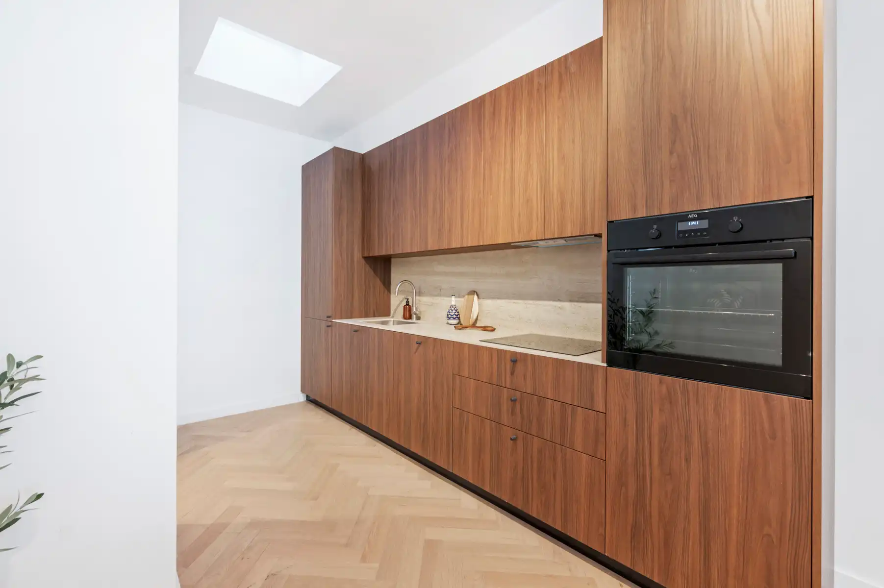 Gerenoveerd appartement met twee slaapkamers en terras foto 11