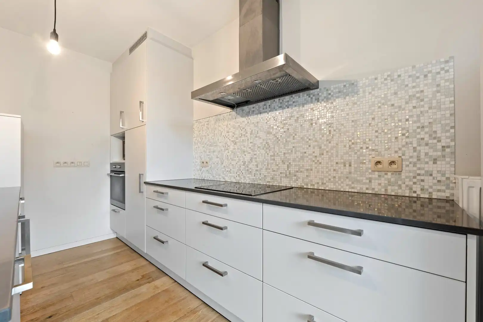 MODERN GELIJKVLOERS APPARTEMENT MET TERRAS EN STAANPLAATS IN SINT-TRUIDEN foto 10