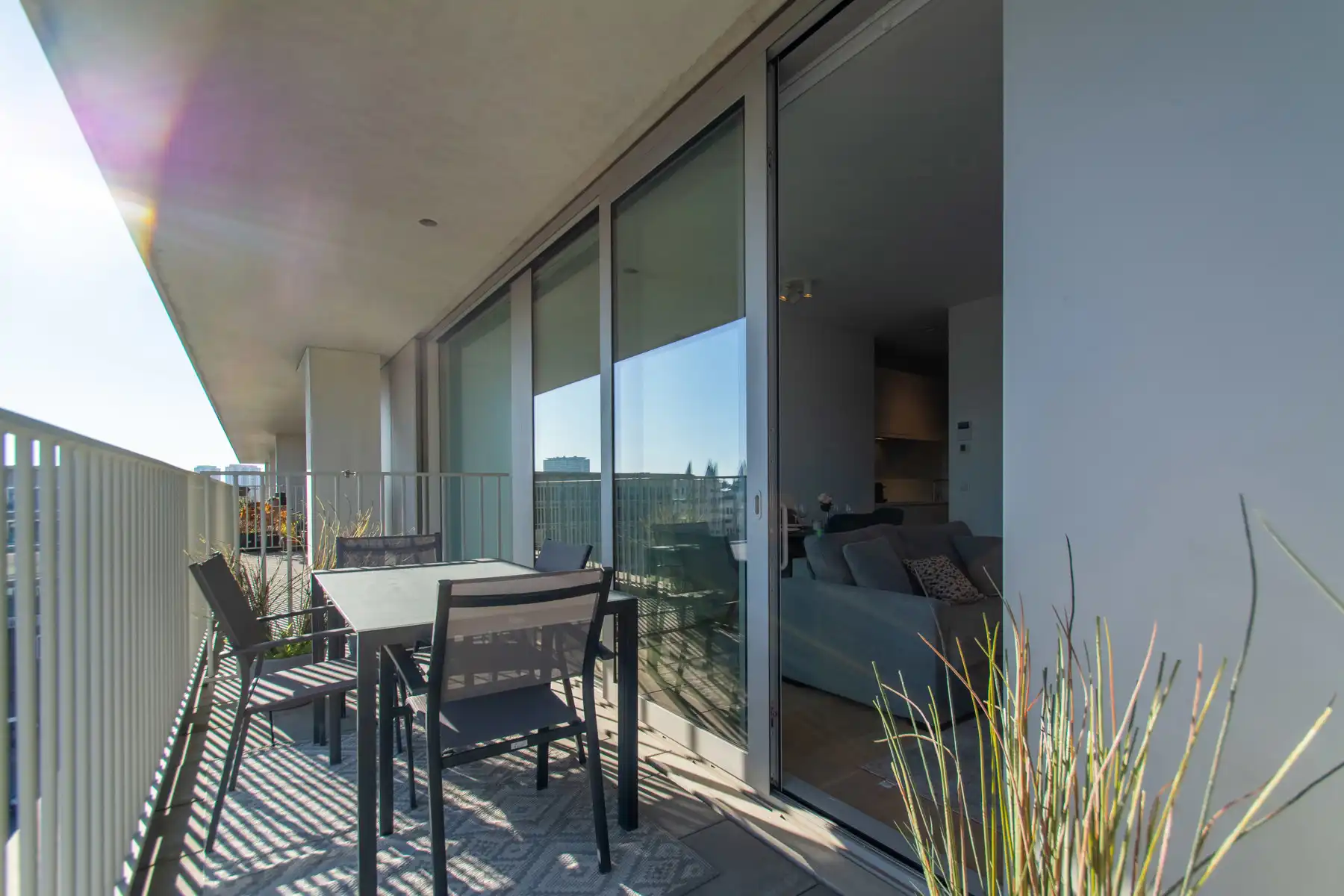 Prachtige gemeubelde studio met zicht op de Schelde foto 10