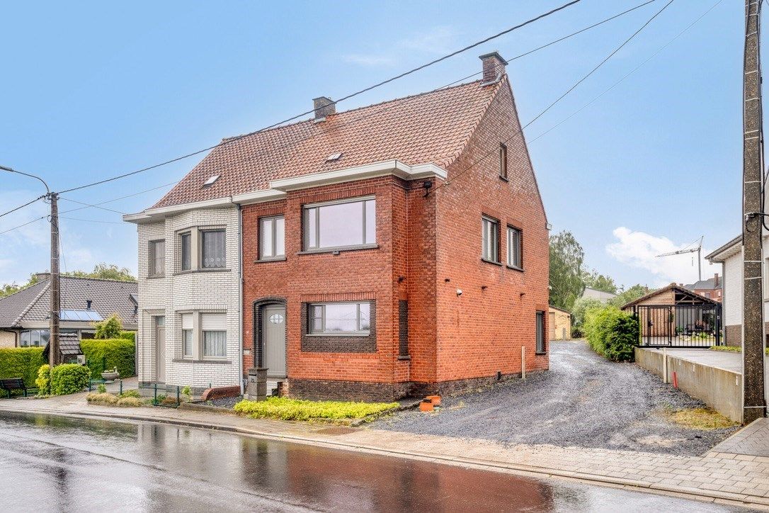 Loods van 340m2 en atelier van 75m2 met woning te koop te Vichte. foto 11