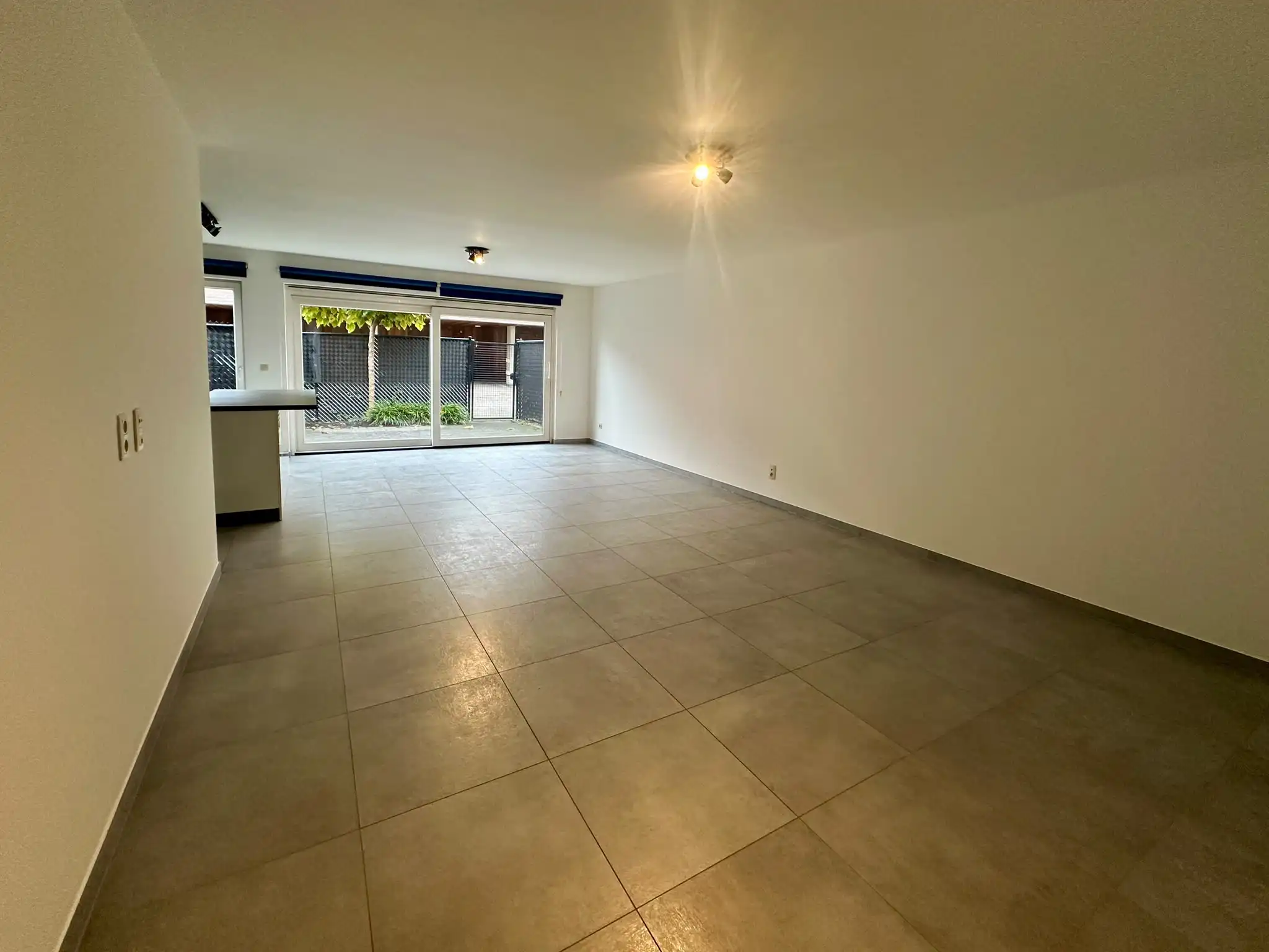 Gelijkvloers appartement met 2 slaapkamers, ruim terras en privé staanplaats foto 5