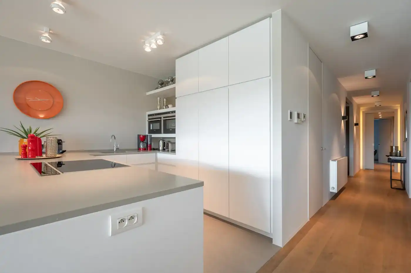 Uitzonderlijk ruim en breed appartement met zuidgericht terras en uniek zicht over het Zegemeer - dubbele garage foto 11