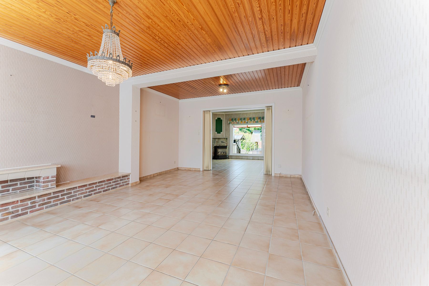 Rustig gelegen woning op 405 m² met achterliggende garage foto 4