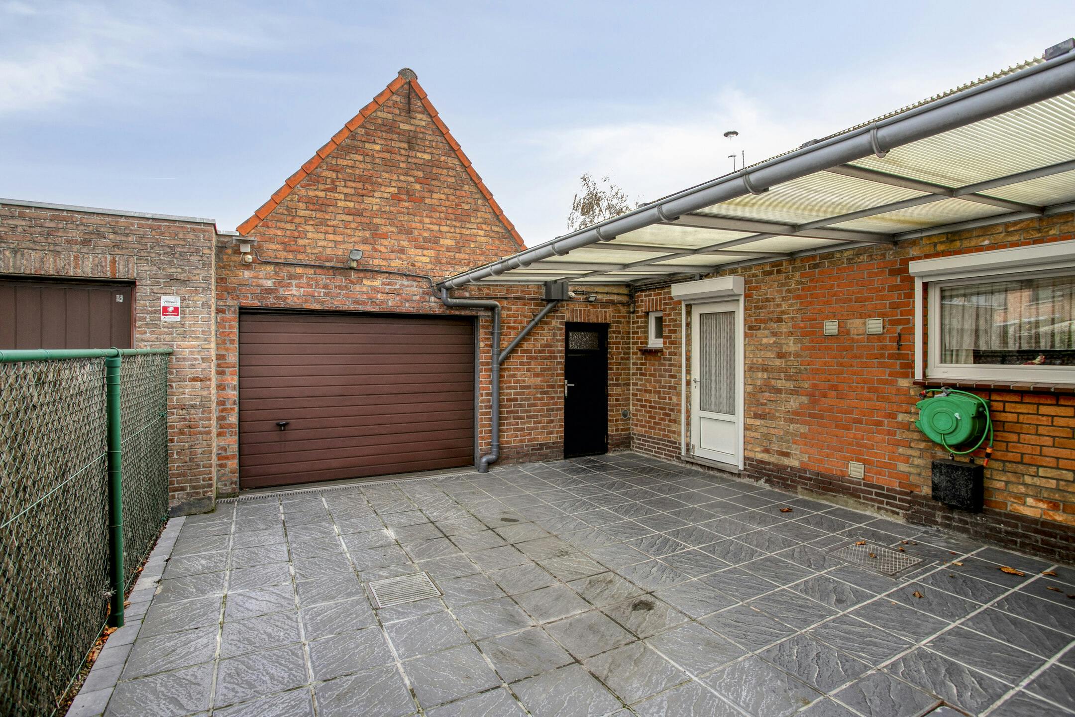 Op te frissen huis op toplocatie te koop in Sint-Michiels foto 12