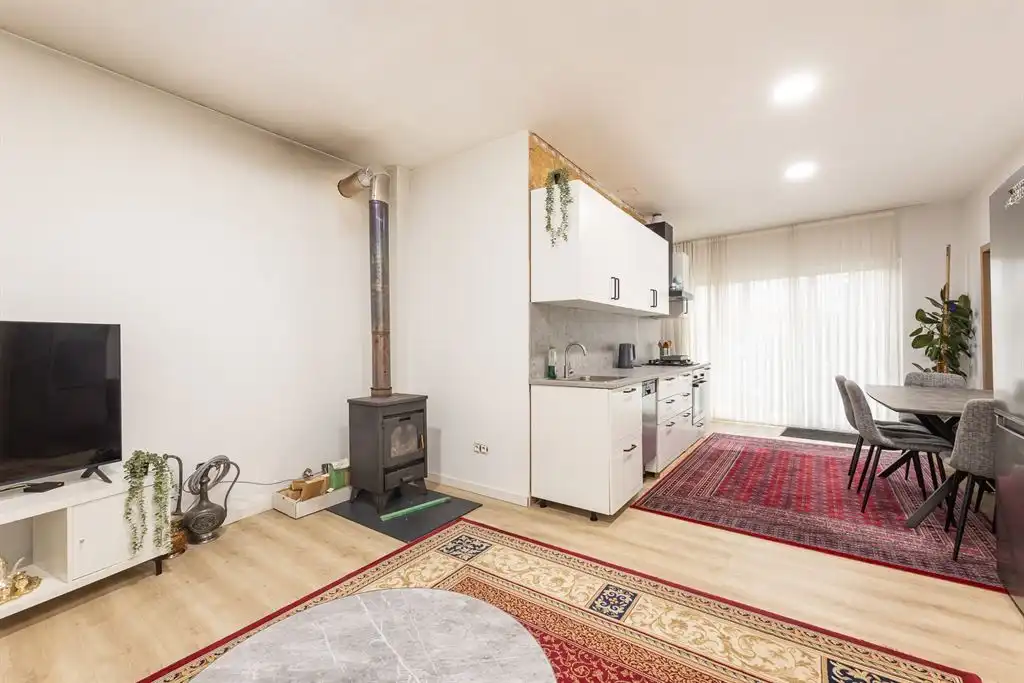 Magazijn met woning foto 12