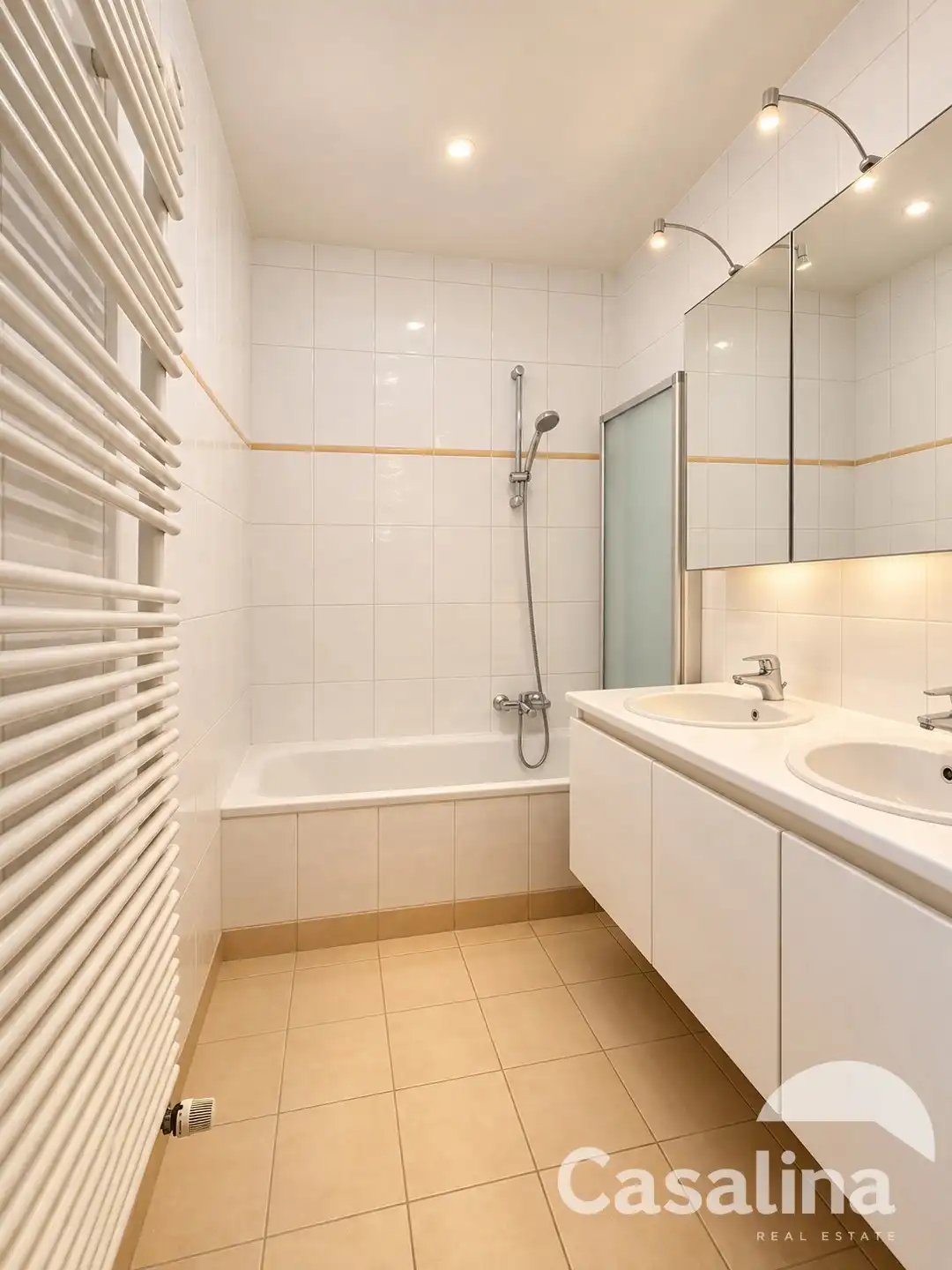 Aan de grens van WOLUWE, 2 slaapkamer appartement met terras foto 8