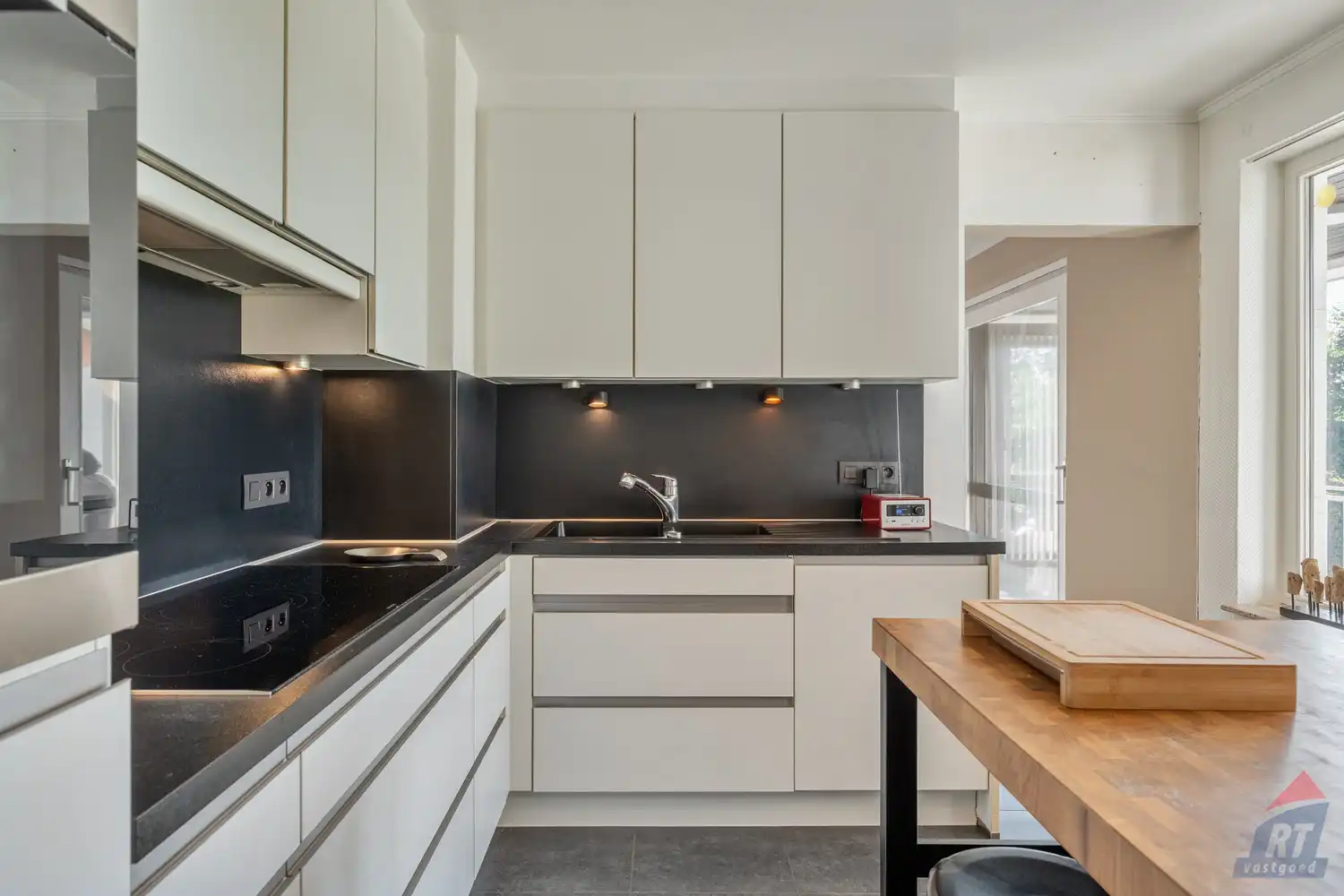 Ruime gelijkvloerse woning op een prachtig perceel van 35a 50ca met weide en stal in Alken foto 11