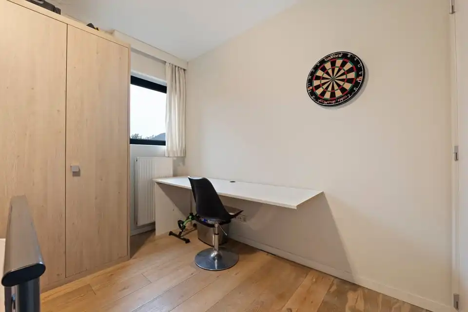 MODERN GELIJKVLOERS APPARTEMENT MET TERRAS EN STAANPLAATS IN SINT-TRUIDEN foto 20