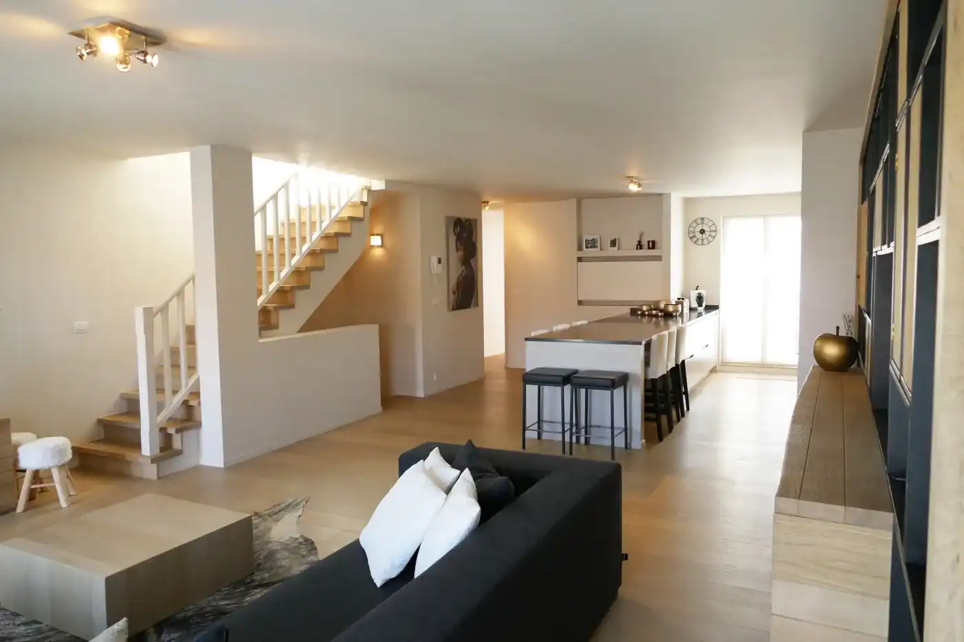 Exclusief duplex penthouse te huur in het Zoute met 2 slaapkamers en een dakterras van 70 m² foto 3