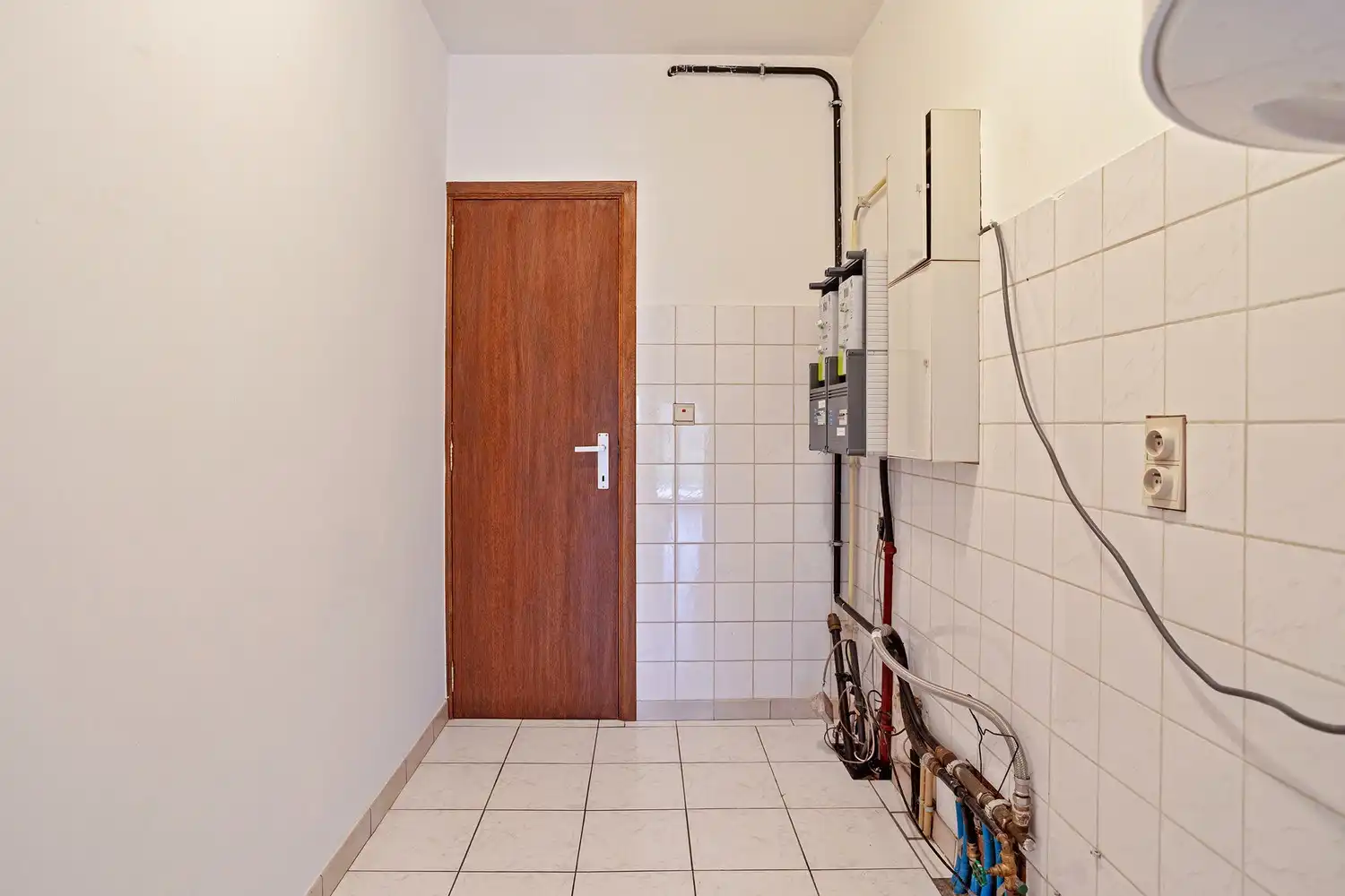 Ruime halfopen gezinswoning met 4 slaapkamers, garage en tuin gelegen in een residentiële straat te Drongen foto 8