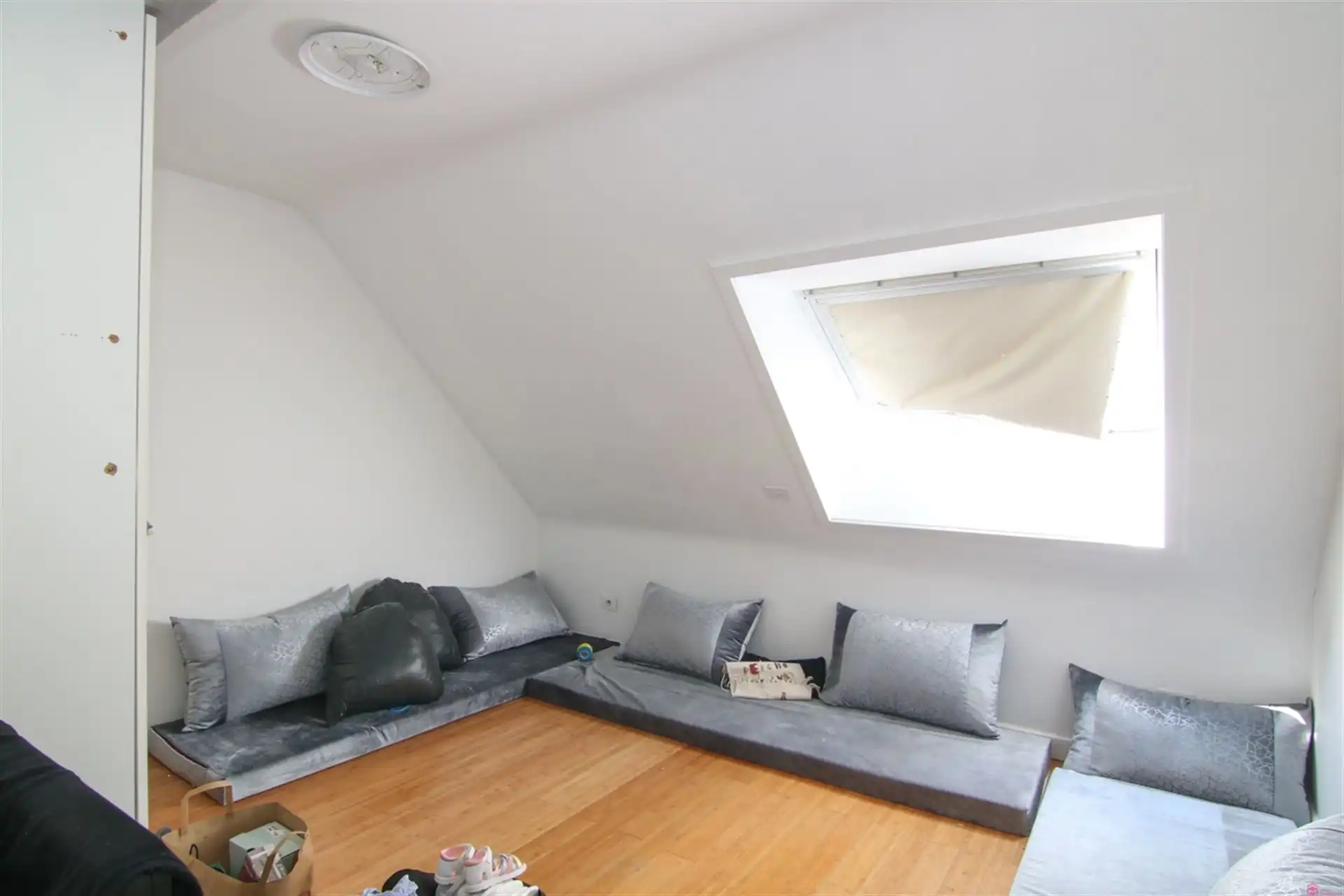 Halfopen woning met in groene wijk foto 8