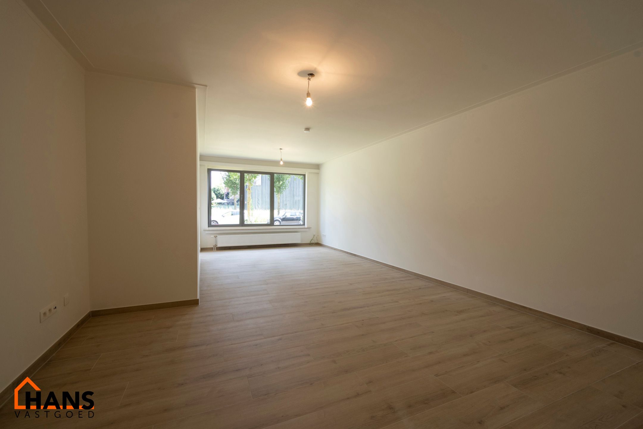 Gerenoveerd gelijkvloersappartement; mogelijk garage bij te huren. foto 2