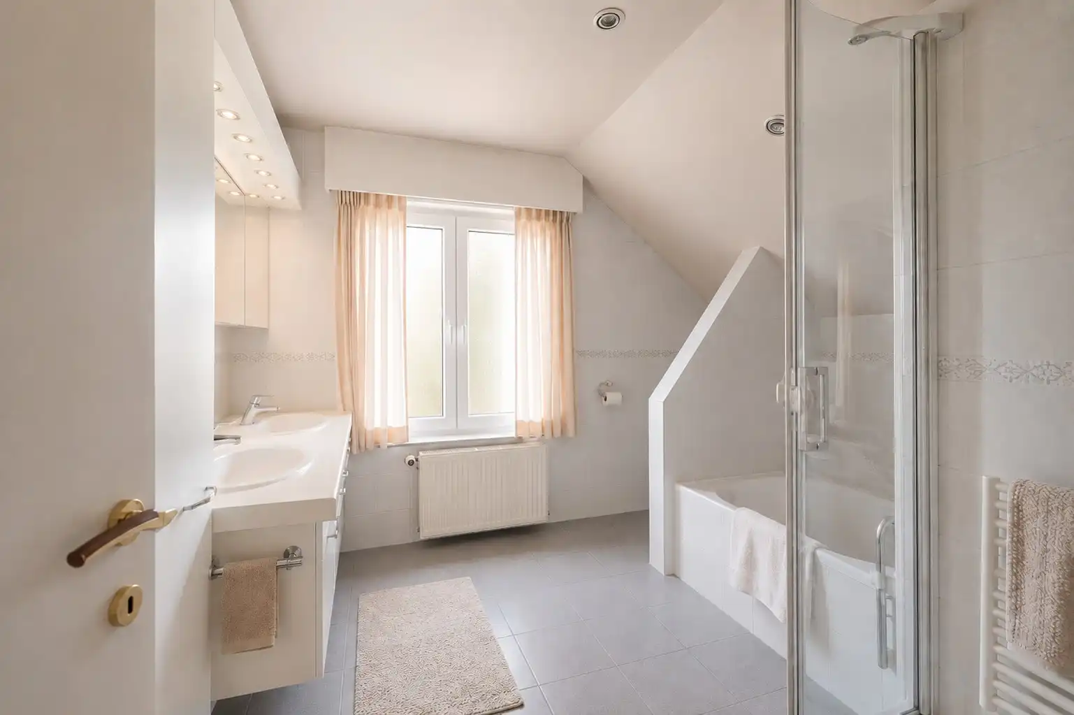 Alleenstaande villa met 5 slaapkamers met perfecte oriëntatie aan de Keuvelhoek. foto 21