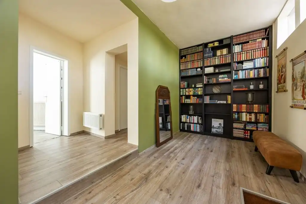 Unieke woning met eclectische gevels en dakterras foto 26