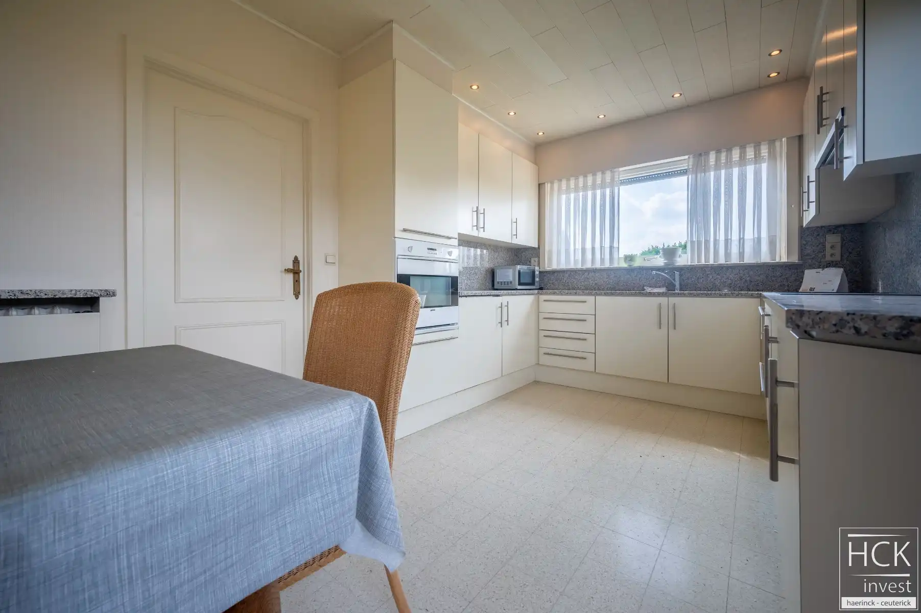 WAREGEM - Gelijkvloerse en lichtrijke woning op mooi perceel van 833m² ! foto 9