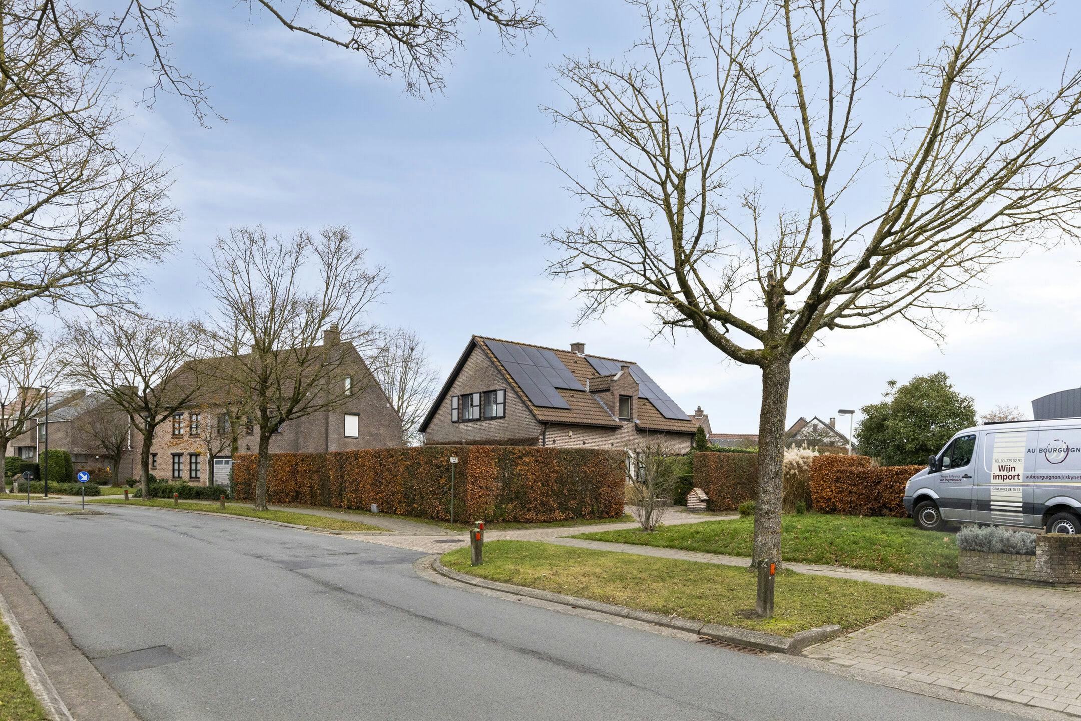Mooie villa met schitterende tuin in residentiële woonwijk foto 36