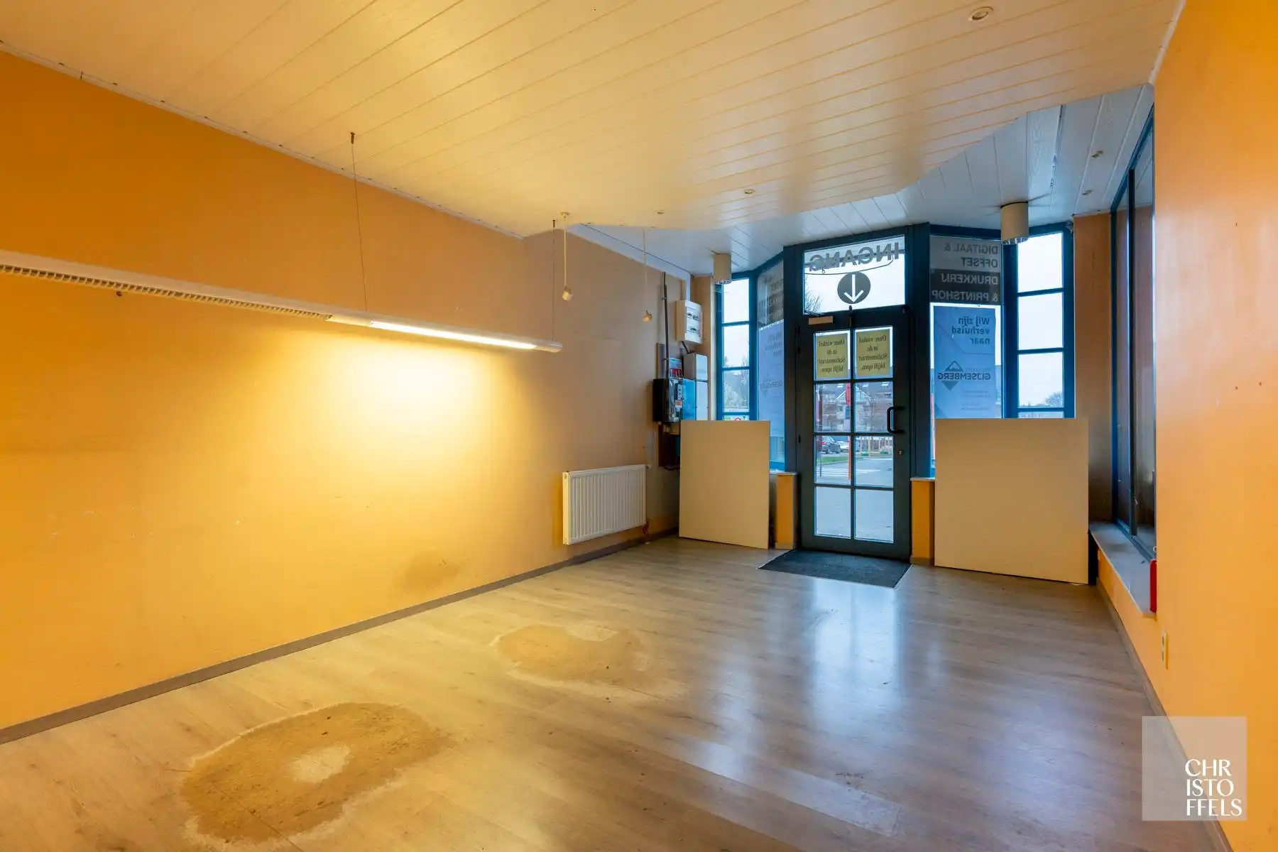 Gebouw voor gemengd gebruik van 572m² - Winkel/kantoor(49m²) - Werkplaats/magazijn(336m²) - Bovenwoning(187m²) foto 2