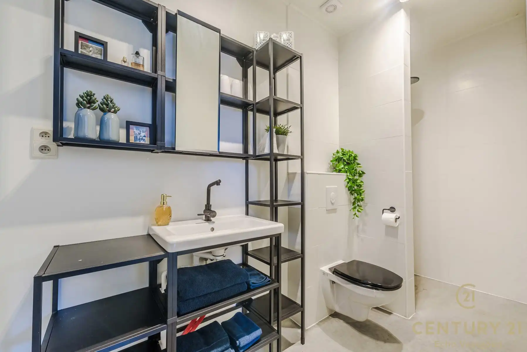 Charmante woonst met 5 slpk, tuintje, bijhuis en zwemvijver  foto 19