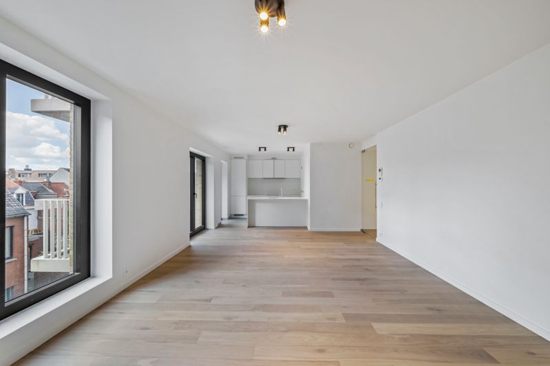 Modern nieuwbouwappartement te koop in Roeselare met gunstige oriëntatie foto {{pictureIndex}}