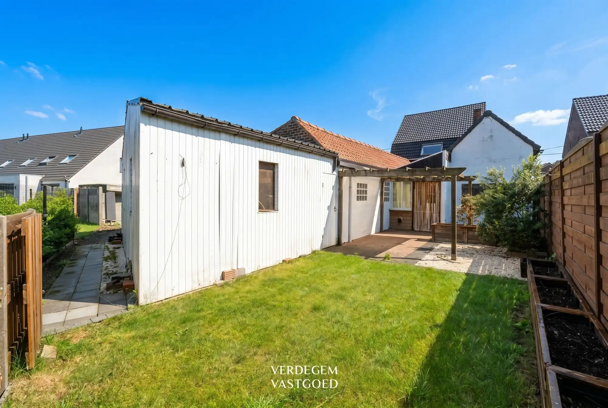 Vrijstaande woning met 2+1 slaapkamers, tuin en weidse zichten - te renoveren foto 3