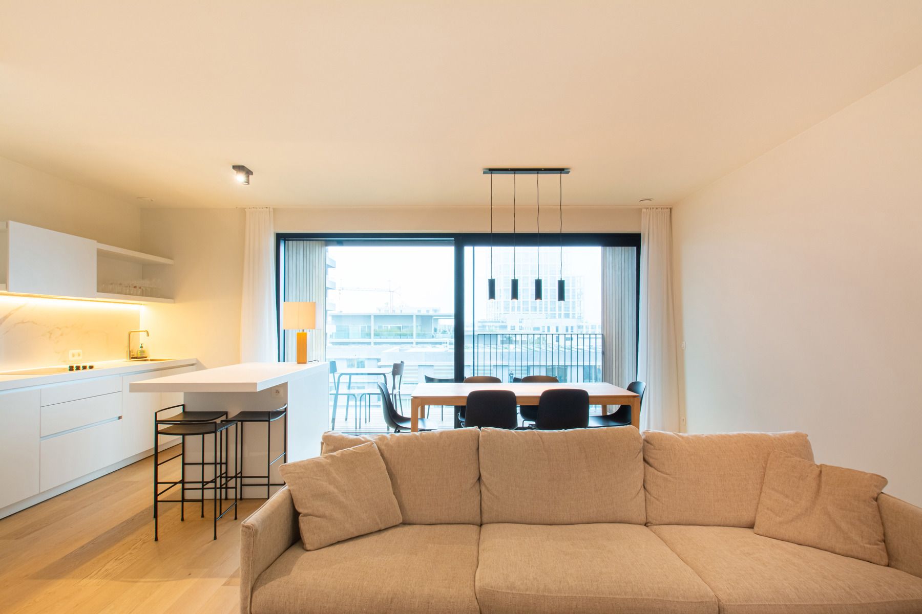 Uniek 2 slpk appartement met 2 terrassen (Nieuw Zuid) foto 2