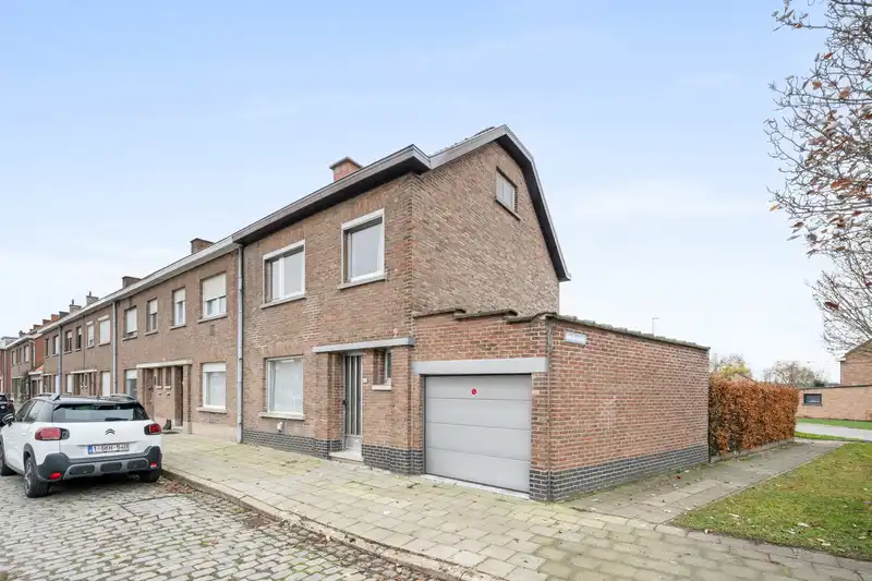 Roeselare : Op te frissen hoekwoning met gezellige tuin  voorzien van 3 slaapkamers&nbsp;en veel potentieel. foto 2