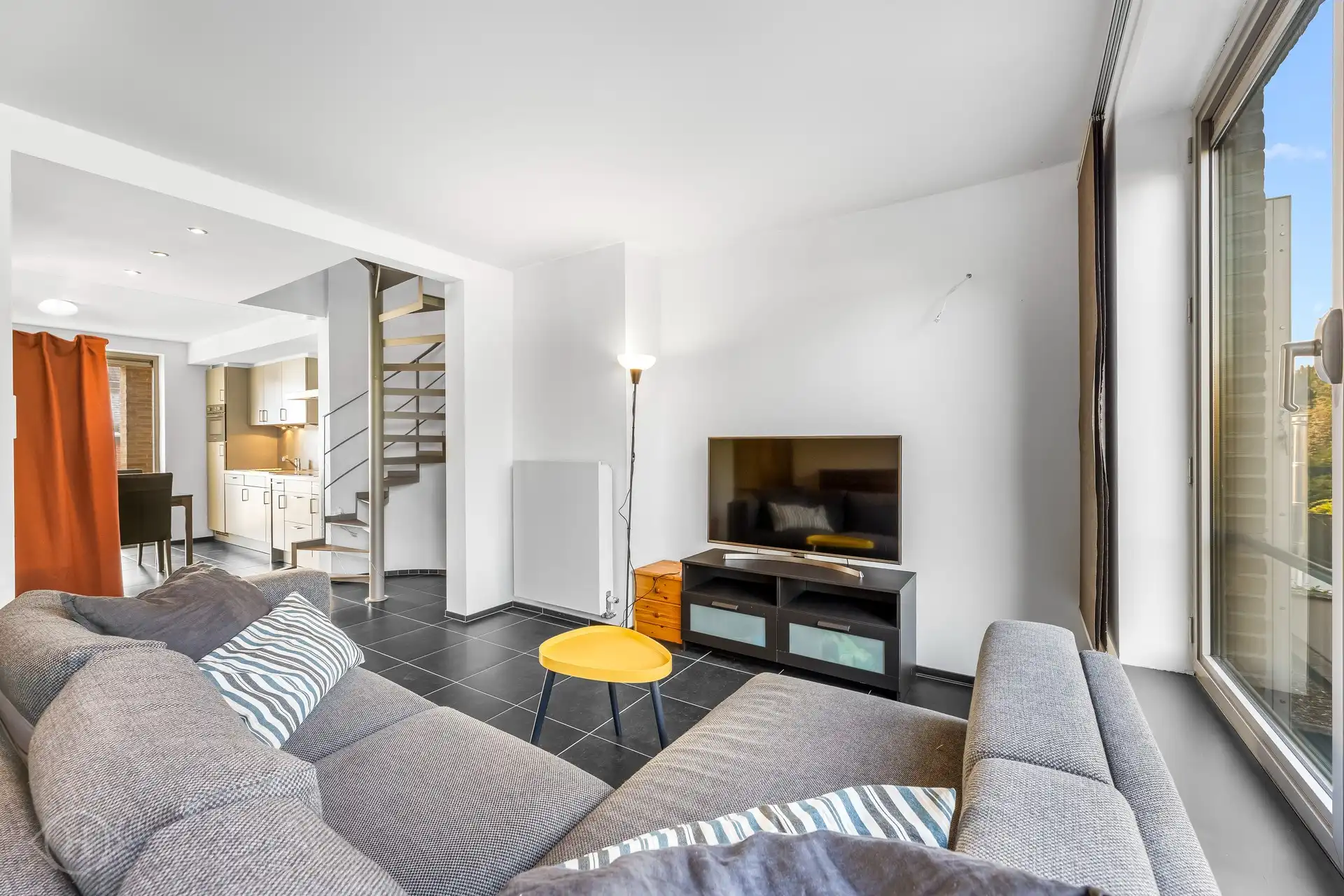 Opbrengsteigendom: Ruim kantoor + duplexappartement foto 23