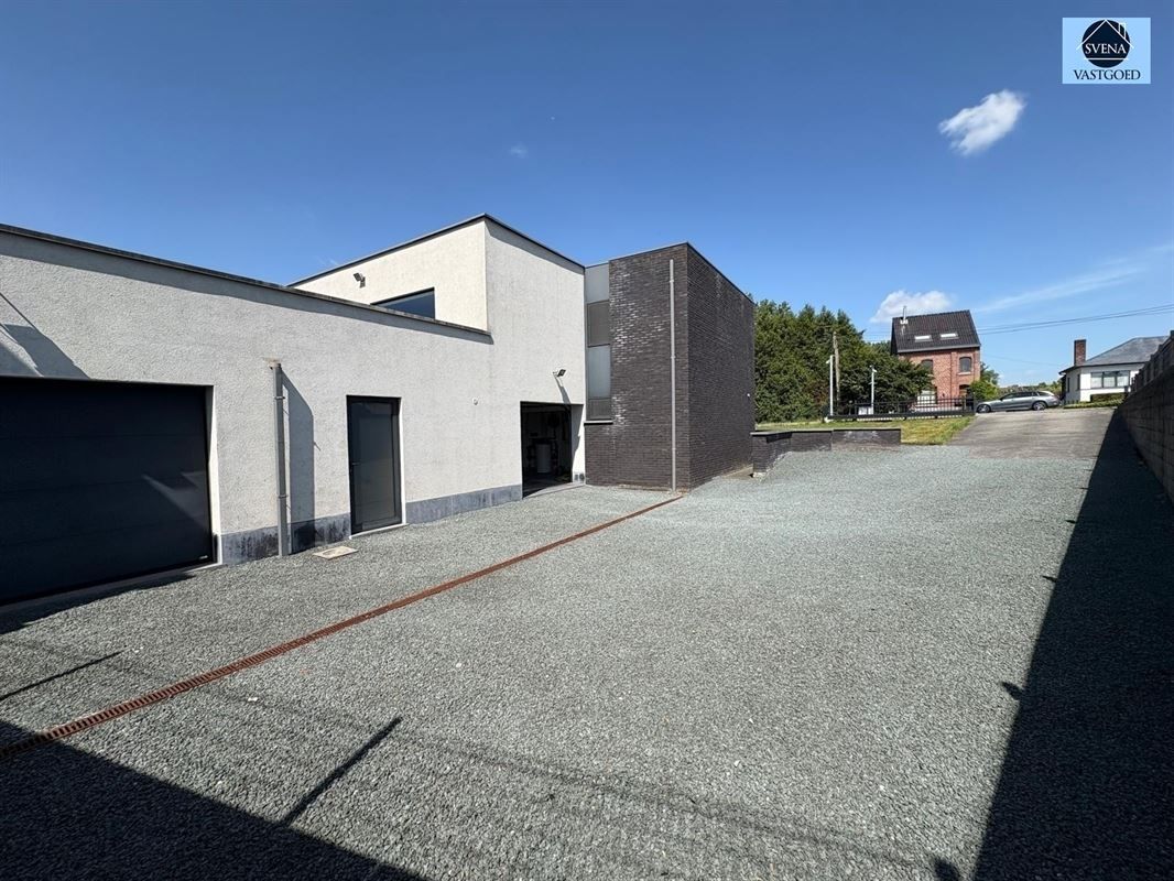 APPARTEMENT MET MAGAZIJN GELEGEN IN KMO ZONE foto 23