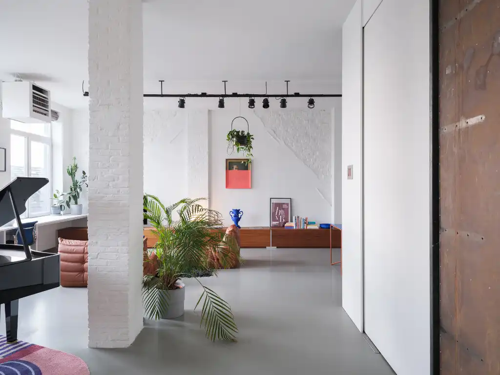 Architecturale en lichtrijke loft op een boogscheut van Centrum Gent. foto {{pictureIndex}}