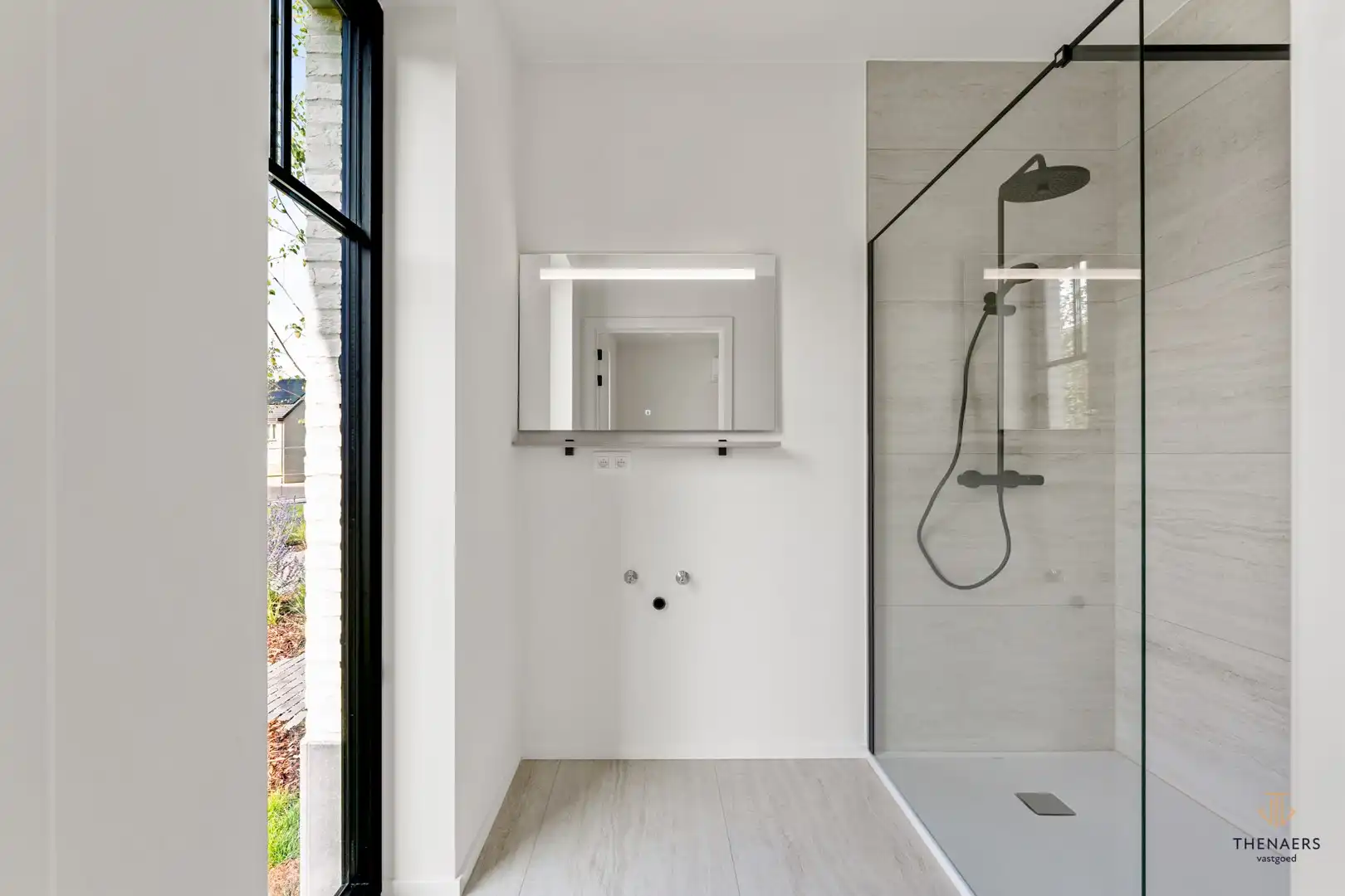 LOT 5 - Instapklare "luxe" en "energiezuinige" nieuwbouwwoning met 4 slaapkamers en 2 badkamers. foto 15