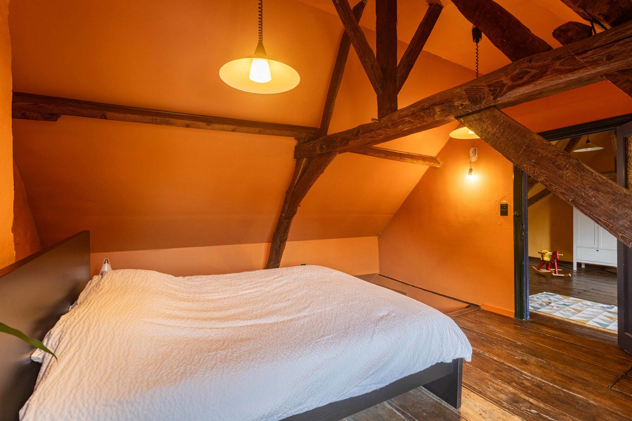 Charmante deels te renoveren alleenstaande woning  foto 24