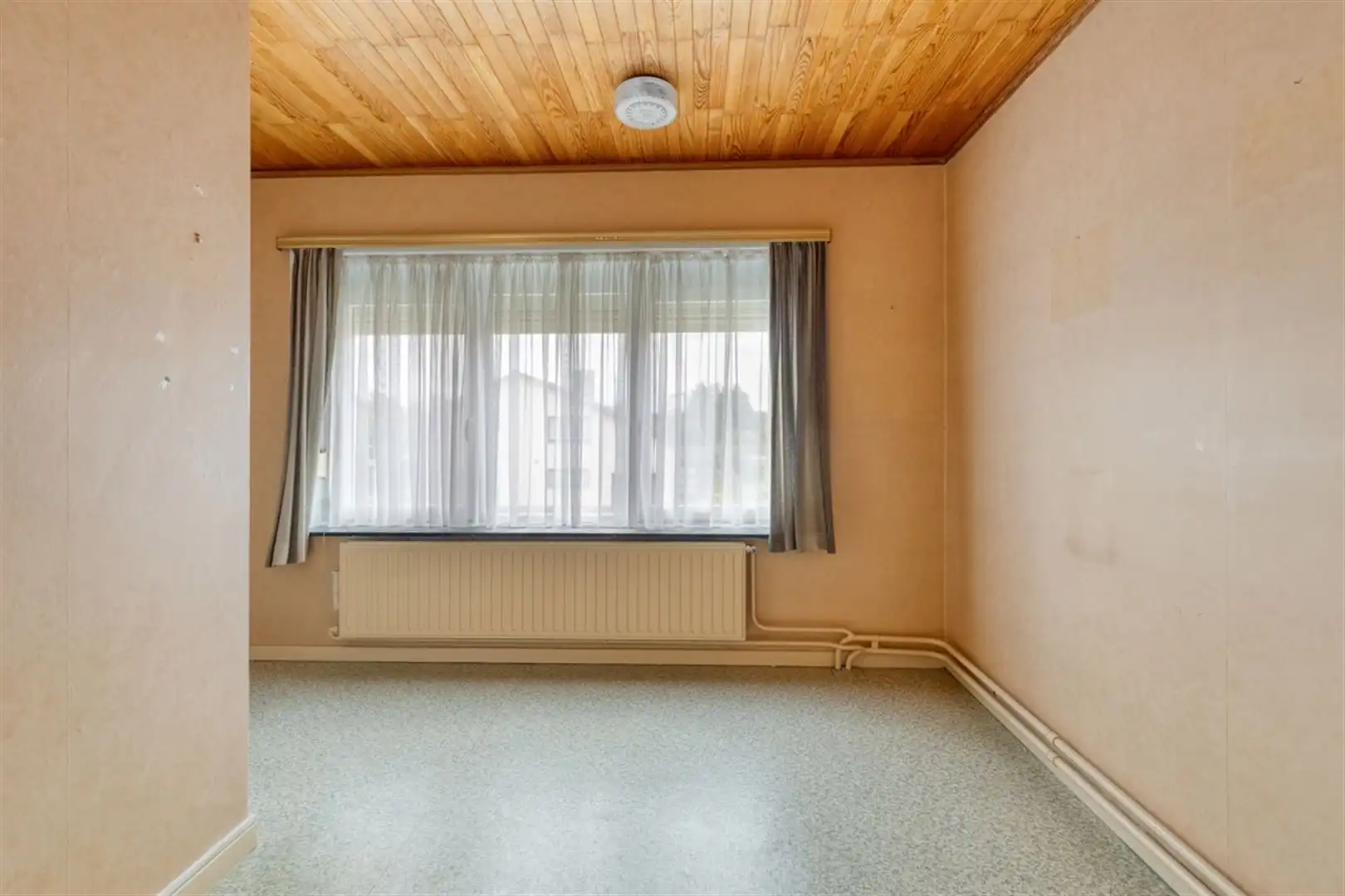 Statige te renoveren woning in deelgemeente Eine foto 14