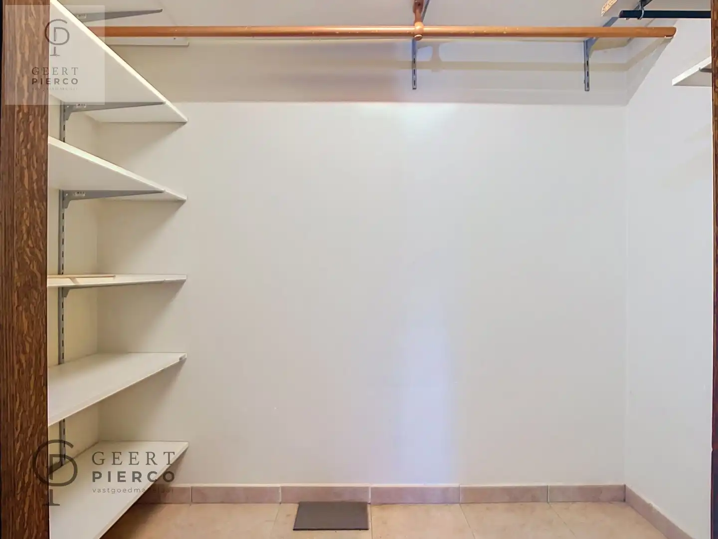 Instapklaar gelijkvloers appartement met garagebox en tuin in Landen foto 15