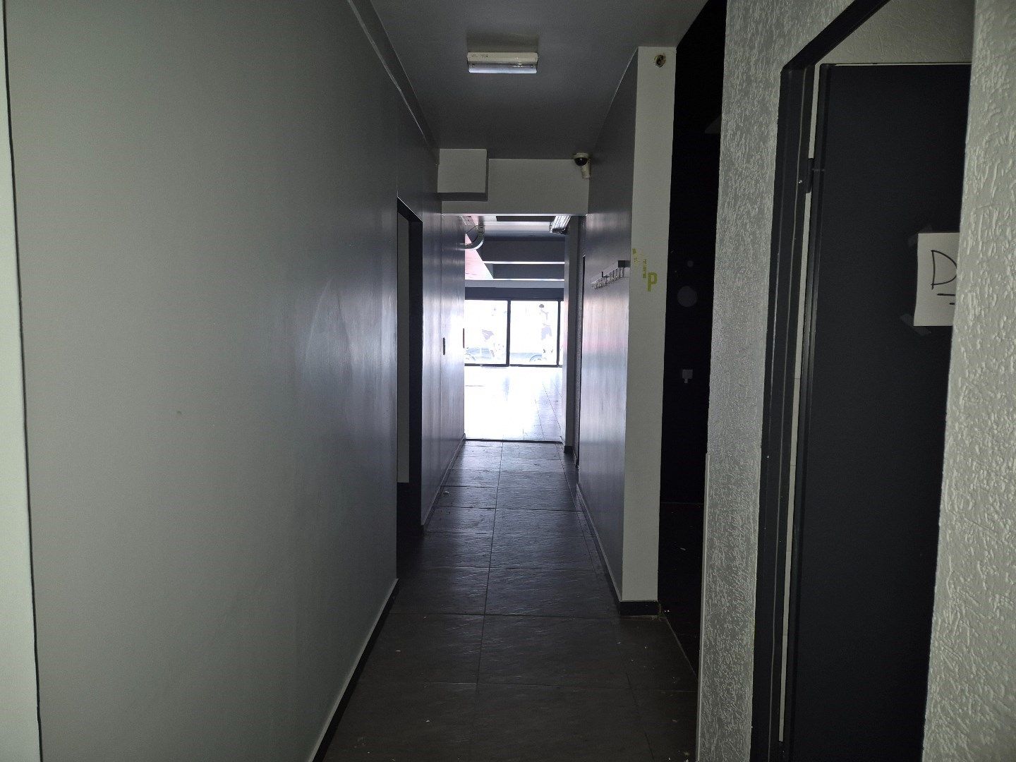 Handelszaak op toplocatie met paring in Maasmechelen  foto 4