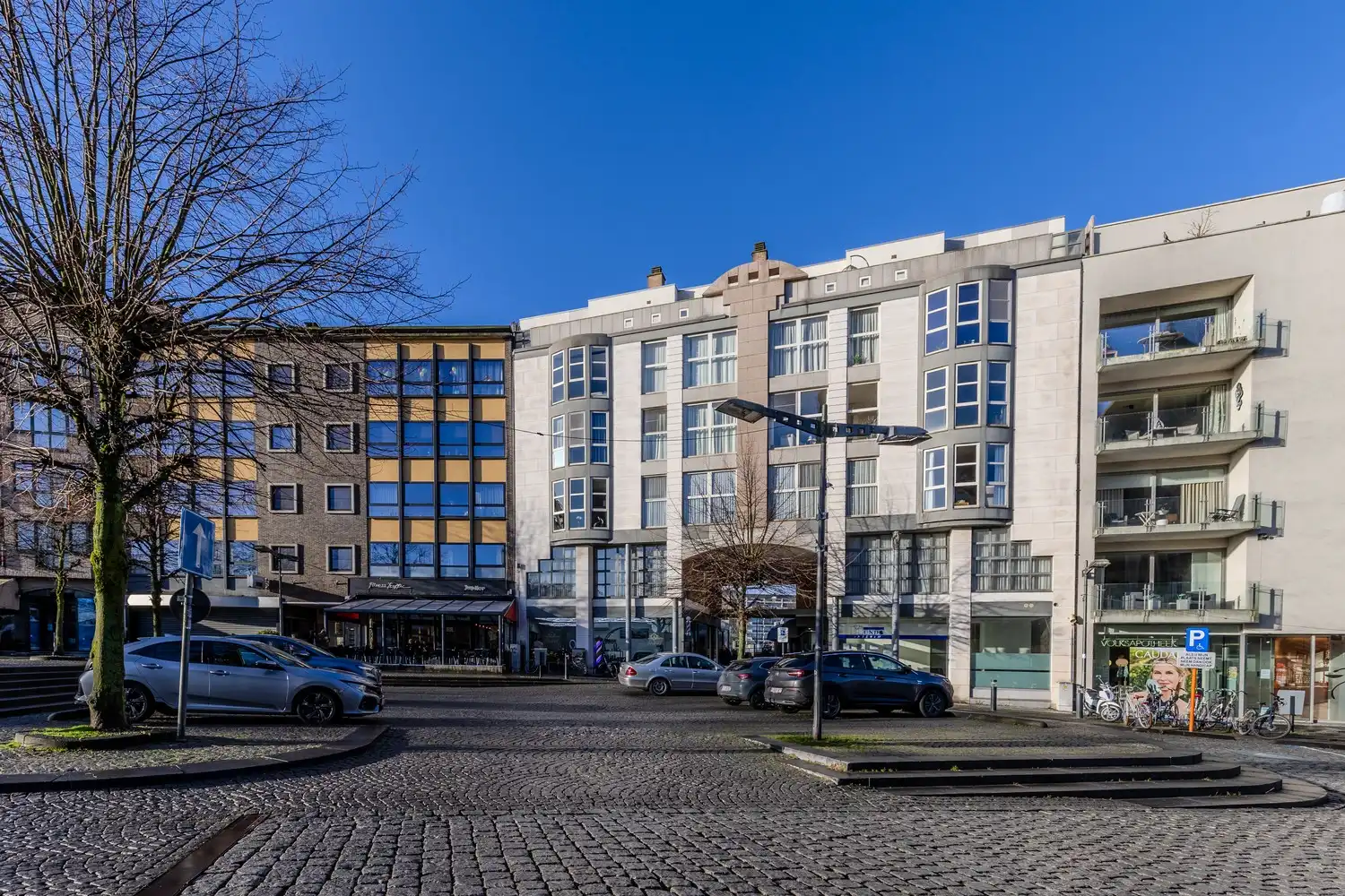 Instapklaar appartement met terras in hartje Lanaken foto 5