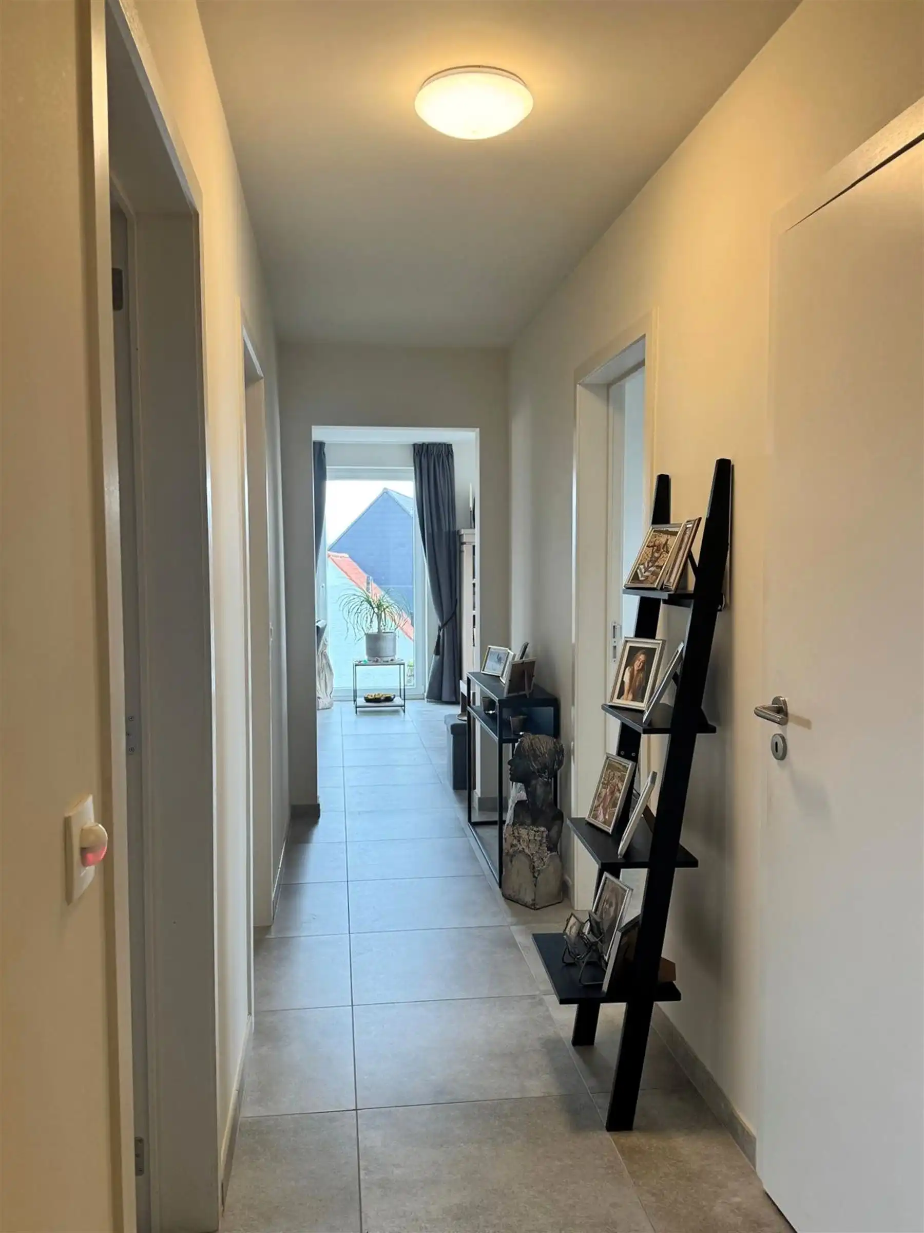 instapklaar en lichtrijk appartement met twee slaapkamers en grote zolder in Zwevegem foto 9