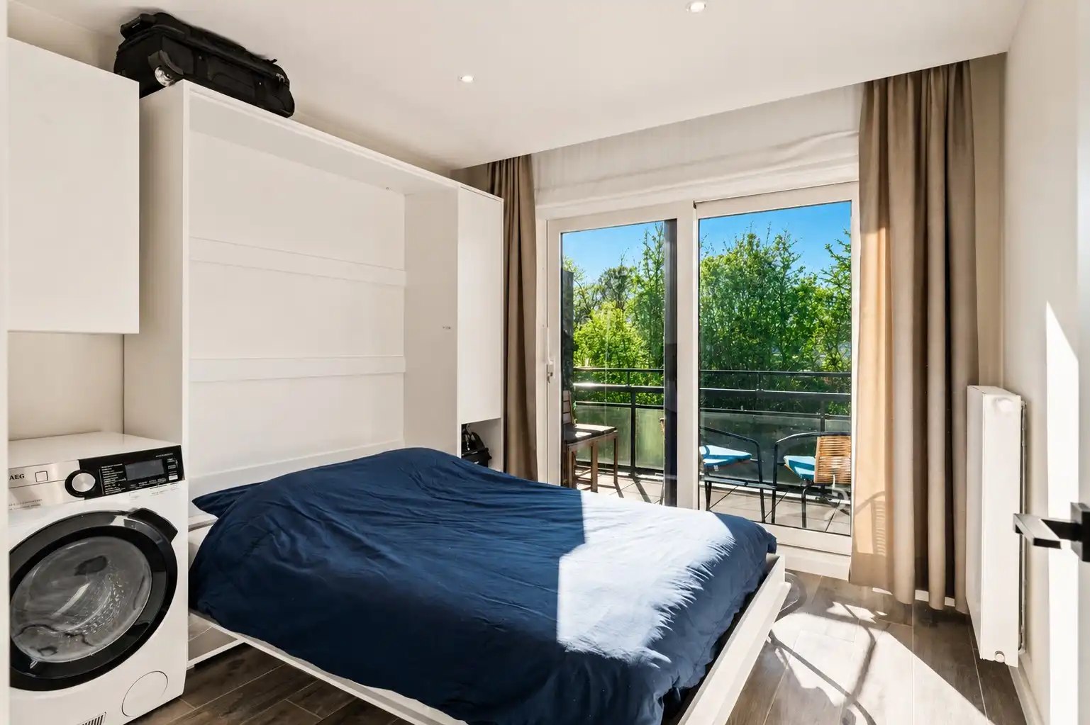Prachtig gerenoveerd appartement met garage foto 11