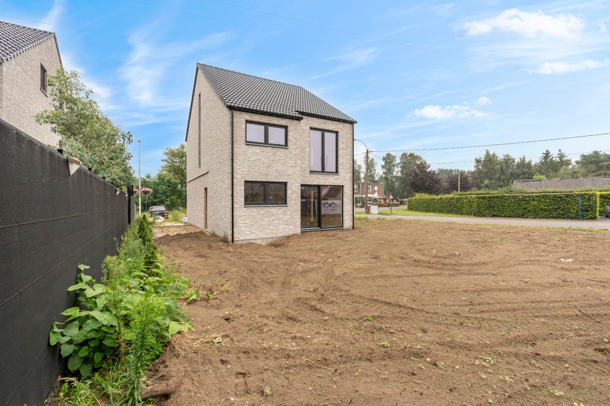 IDEALIS VASTGOED - ROYALE CASCO-WONING MET EEN HEERLIJK LICHTRIJKE WOONKAMER MET OPEN KEUKEN EN AANSLUITEND DE BERGPLAATS, 3 SLAAPKAMERS (MEER MOGELIJK), EEN RUIME BADKAMER EN RUIME 2DE VERDIEPING OP KNAP HOEKPERCEEL VAN +- 5A 54CA! foto 7