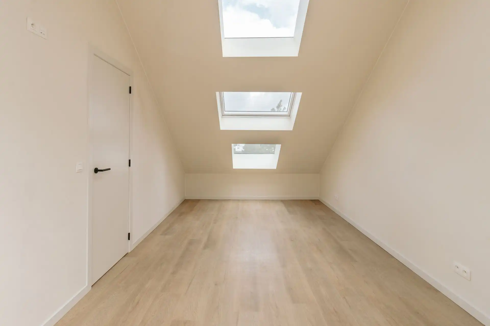 Prachtig gerenoveerde woning met 3 slaapkamers en tuin foto 17
