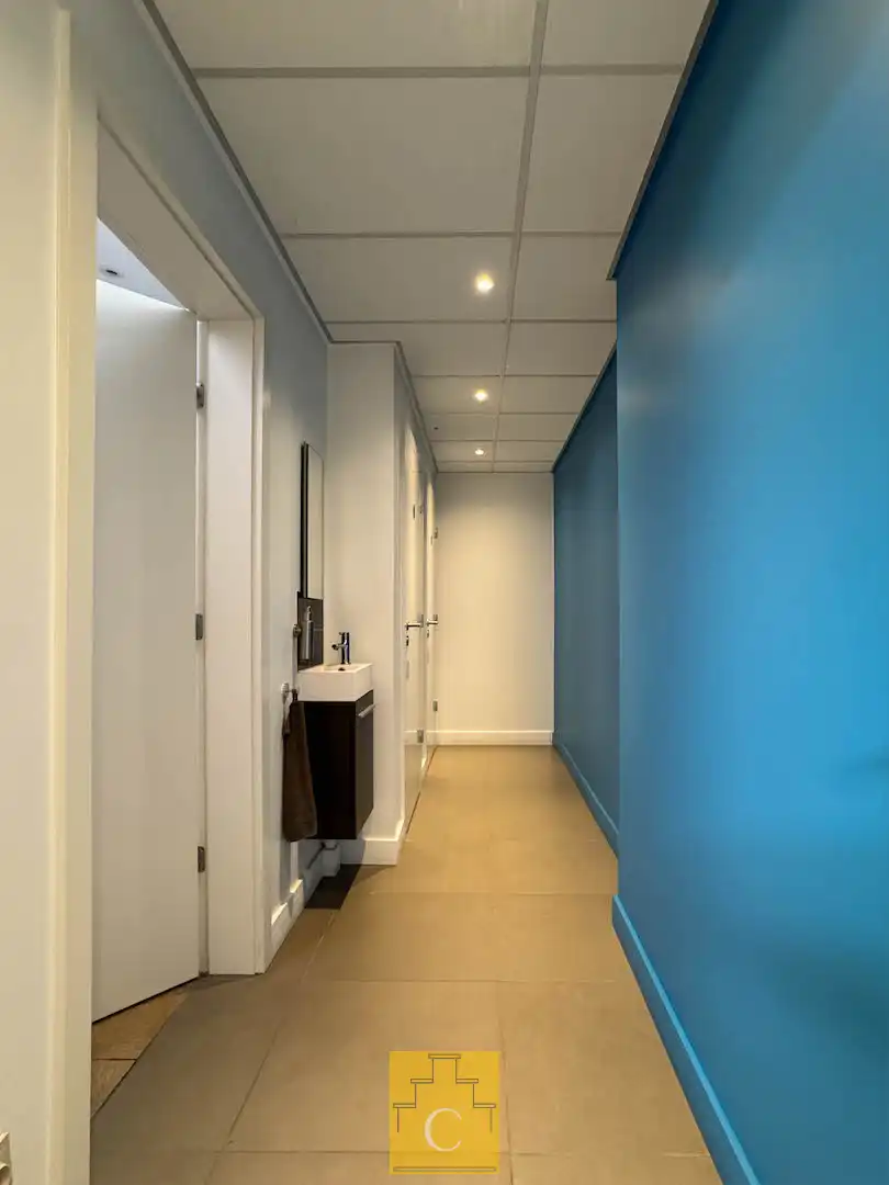 Ruim handelspand met duplexwoonst in het centrum van Loppem foto 7