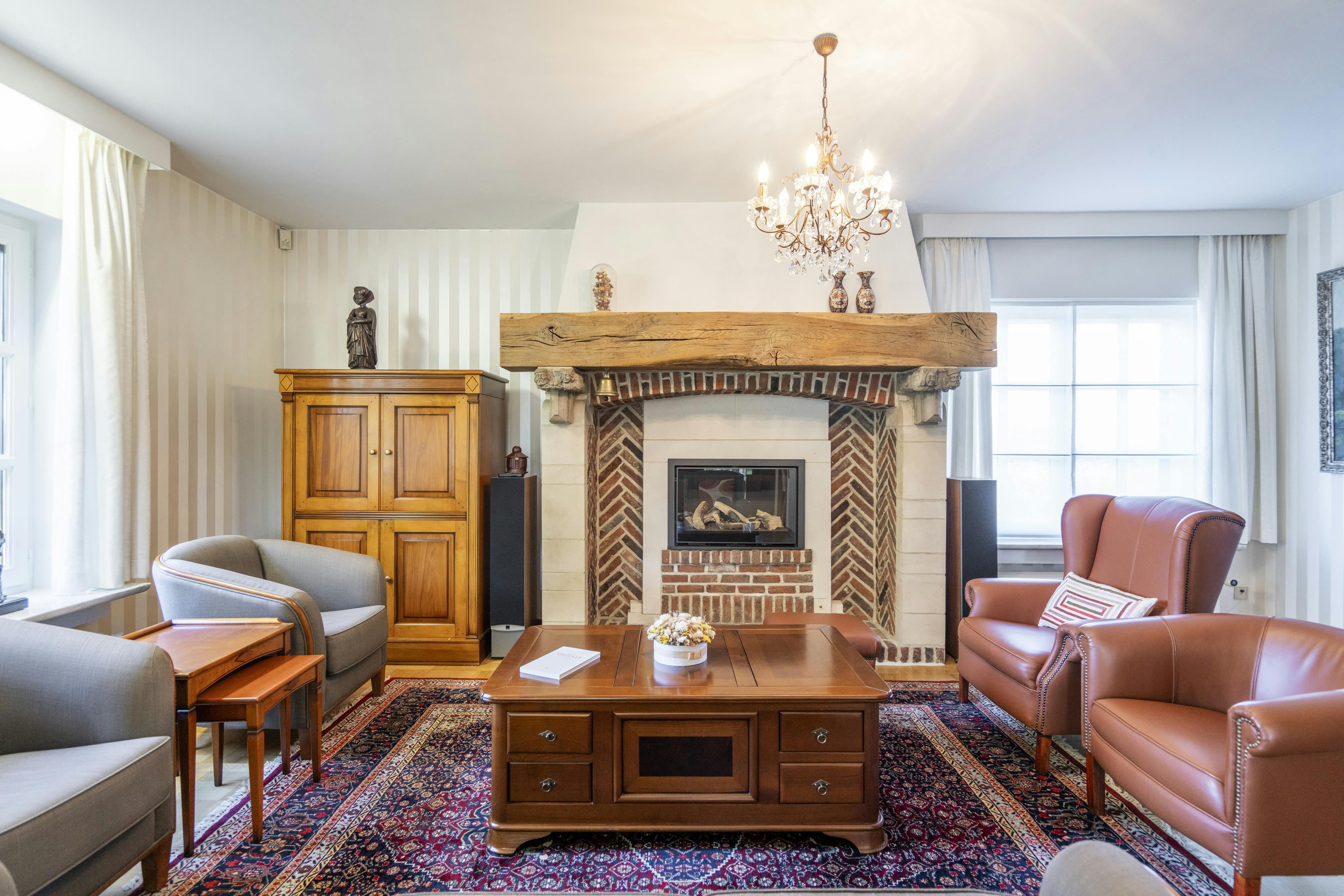 Unieke villa te koop op een rustige ligging in Harelbeke!  foto 8