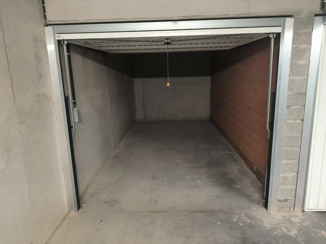 Gesloten garagebox in het hart van De Panne foto 2